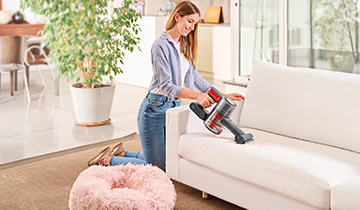 The image shows the mini-turbo brush on a sofa.